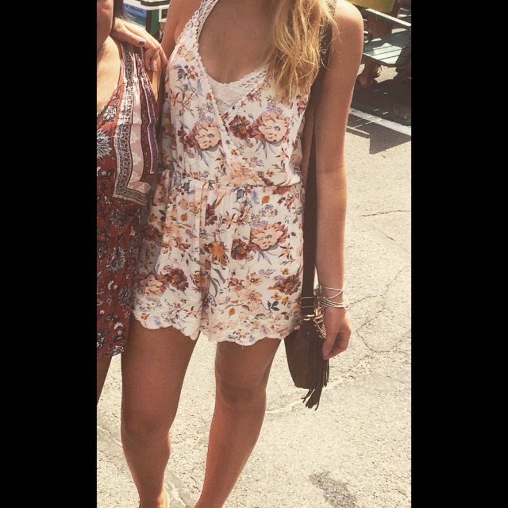 Floral romper with scalloped hem